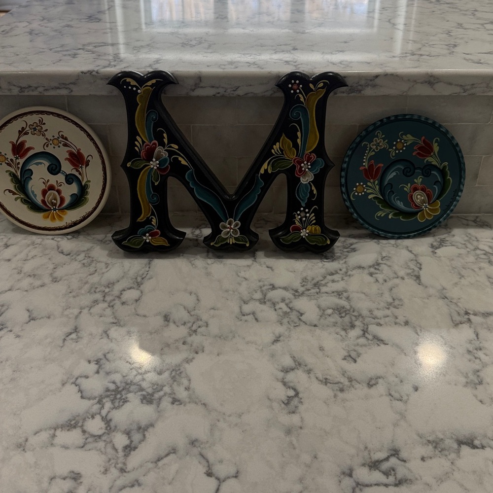 Barbara Hagelie rosemaling set. New, never hung.